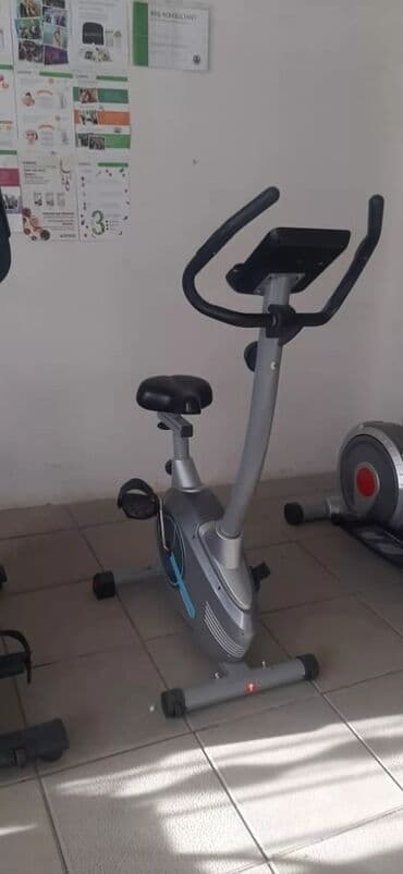 Velotrenajor ela vəziyyətdə. Bir çox velotrenajor Xizək Veloxizekler