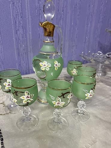 Mətbəx aksesuarları: Yaşıl şüşə likyor dəsti - Tərkib: 1 qapaqlı qrafin + 6 ədəd balaca — 1