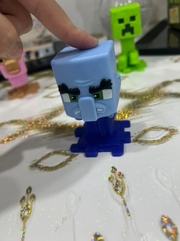 uşaq ucun oyuncaqlar: Birdenesi 5 manat. McDonald’s ve Minecraft. Hamsının qutulari — 8