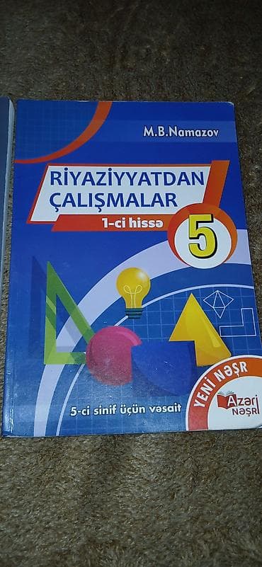 şəxsi əşyalar: Kitablar hec iwlenilmiyib 20 manat pul verib almiwam istiyen olsa 10 — 2