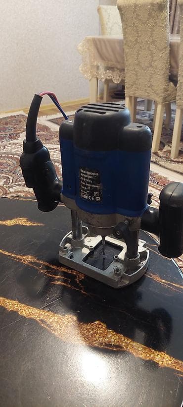 nabor acarlar: İskra MF-1500 vertikal frezə - Güc: 1500 W - Şəbəkə: 220 V, 50 Hz - — 2