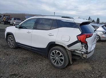 Motonəqliyyat: GMC Terrain SLT, ağ rəngli, kompakt krossover/SUV. Xüsusiyyətlər: - — 7