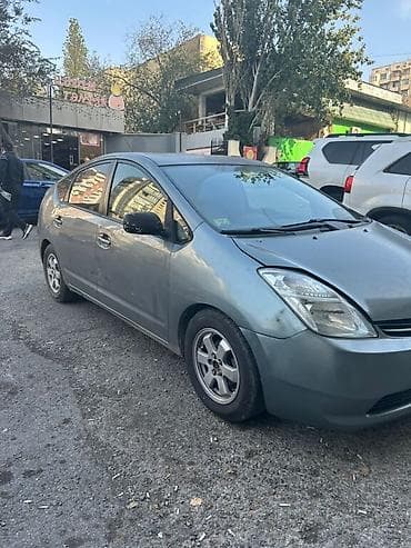 Nəqliyyat: Salam maşın gündelik 25m arendaya verilir depazit 250m+20 davernus — 2