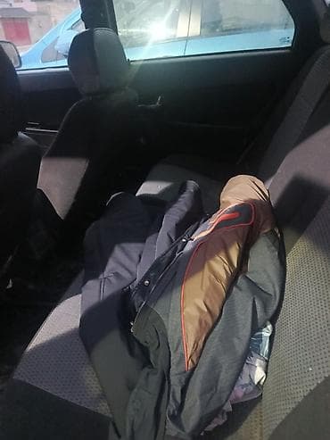 ford transit muherrik: Lada Priora sedan, gümüşü rəng. - Kuzov: 4 qapı, tam ölçülü baqaj — 7