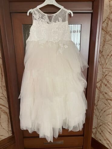 sumqayitda donlar: 8 yaş uşaq uçun ziyafet geyimi. ( 7-9 yaşa uyğundur) Panço-dan 170 azn — 1