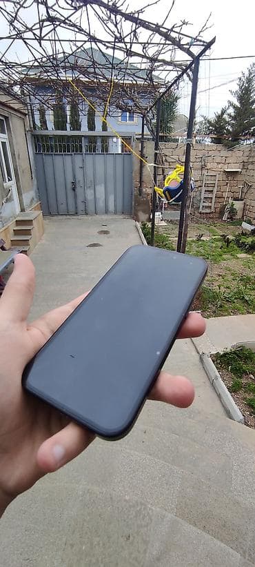 tel halva: IPhone 15, 128 GB, Black Titanium, Face ID — 1