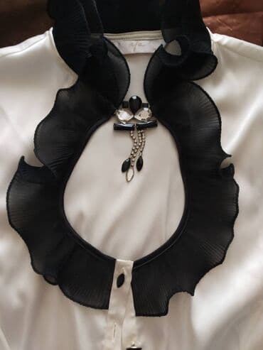 ağ koftalar: İdeal vəziyətdə . Ölçü 38 . Çox gözəl kofta baha alınıb . AMAY-dan — 1