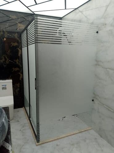 hamam kafelleri 2019: Banyolar üçün nəzərdə tutulmuş, şüşə panellərdən ibarət duş kabinəsi — 1