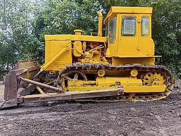 Buldozer, paletli şassi və ön bıçaqlı torpaq itələmə avadanlığı Matoru
