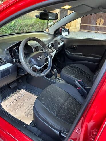 ilkin odenis 500 azn olan kredit masinlar: Kia Picanto, qırmızı rəng, hetçbek kuzov. Xüsusiyyətlər: - Kompakt — 8