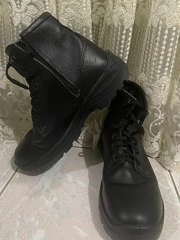 botlar: Qara dəridən əsgər batinkası təzədir qutuda 43 yazılıb amma 42 yə — 3