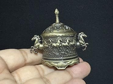 Təsvir: – Material: bürünc tonlu metal ərinti – Formaat: qapaqlı kiçik