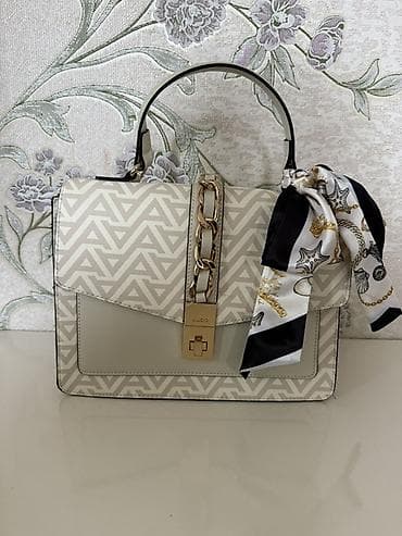 Zərif qadın əl çantası - Rəng: krem-bej tonlarında, monoxrom “A”