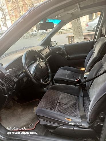 samara maşın: Opel Vectra sedan – yaşıl rəng, 4 qapı, AZ nömrə nişanı. Şəhərdaxili — 5