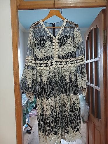 Zərif naxışlı qadın paltarı - Rəng: qara əsas, üzərində krem rəngli