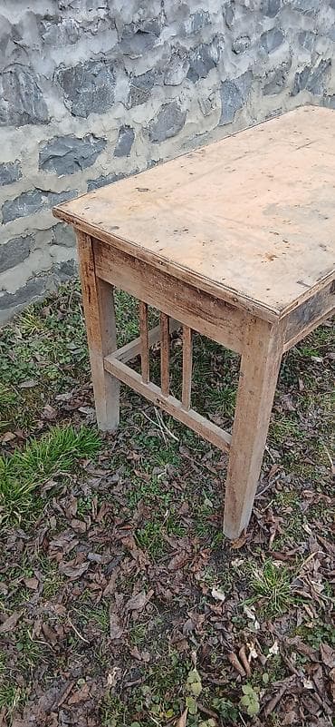 ağac gulləri: Açılmayan, Taxta, Dördbucaq masa — 4