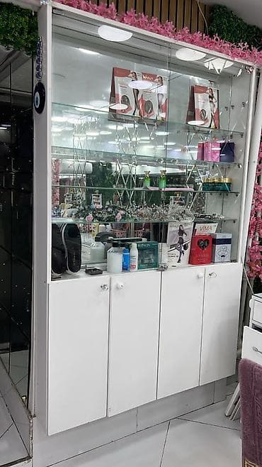 Salon üçün dolab satılır 90 azn . en 1,20, dərinlik 18, hündürlük
