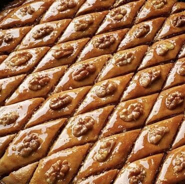 paxlava qiymeti: Baklava, şirin xəmir məmulatı olub, şərbətə batırılmış qat-qat — 5
