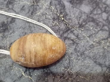 tebiyi saclar: Zob əridən Təbii daşdan hazırlanmış oval kolye asqısı - Material — 2