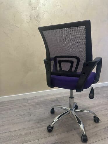 кресло для компьютера: С колесиками, Рукояти не регулируются, Ткань — 3