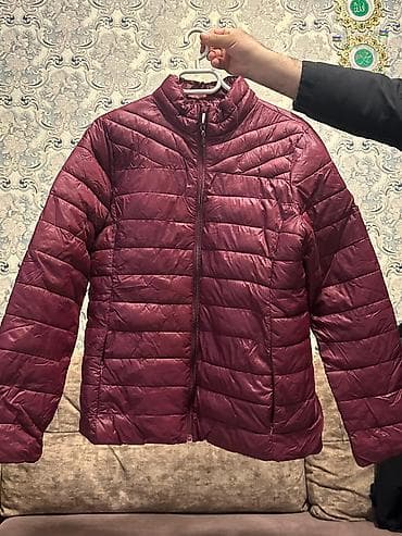 10 manata satılır. 42-44 nədəndir. Qadın üçün yüngül pufik gödəkçə -