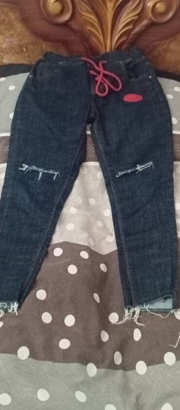 kişilər üçün solğun cinslər: Bu cins şalvarlar, rahatlıq və müasir üslubu birləşdirir. Tünd göy — 1