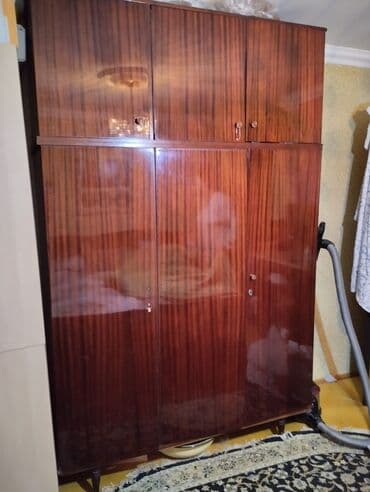 Açılan, 6 qapı Düz dolab, Şifonyer