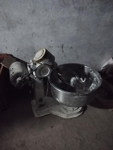 kafe ucun avadanliq: Sənaye tipli xəmirtökən/qarışdırıcı (planetar tipə oxşar) — 1