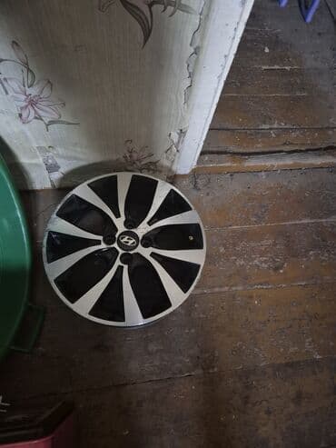 Аксессуары и тюнинг: Hyundai təkər qapağı (kolpak) - Rəng: gümüşü və qara iki rəngli — 1