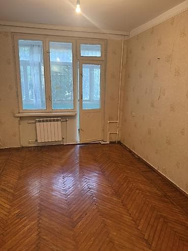 qarayev 3 otaqli evler: 3 otaqlı Leningrad lahiyəli mənzil satılır, 2/5 daş bina, A.Sultanova — 4
