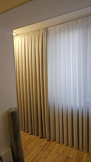 ucuz tul: Bu dəst tünd bənövşəyi rəngli iki qalın pərdədən və ortada yerləşən ağ — 6