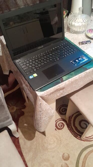 Akkumulyatorlar: ASUS noutbuk - Korpus: mat qara qapaq, ASUS loqosu - Ekran: 15.6" — 3