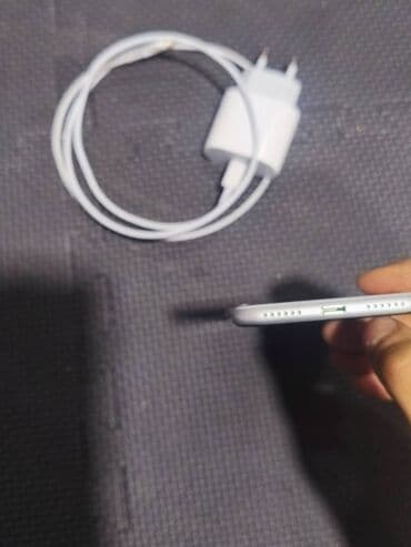 IPhone SE 2020, 64 GB, White Titanium, Barmaq izi, Simsiz şarj — 3