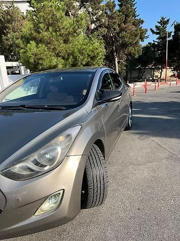 diskler r15: Hyundai Elantra: 1.8 l | 2012 il Sedan — 3
