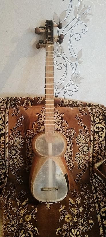 ox və kaman: Tar: Əl işı ilə hazırlanmış Azərbaycan tarı. Xüsusiyyətlər: - Korpus — 1