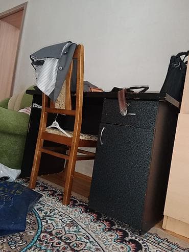 Ofis/iş masası və taxta stul dəsti - Klassik dizaynlı kompakт — 1
