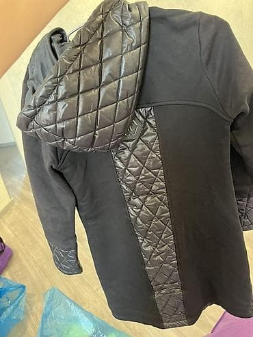 usta geyimi: Qadın üçün qara rəngli kapüşonlu jaket/kardiqan. Phardidən alınıb — 2