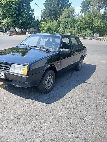 yan güzgülər s: LADA Samara (VAZ 21099) – sedan, qara rəng. Xüsusiyyətlər: - Kuzov: 4 — 5