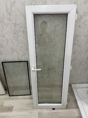 islenmis plastik pencerelerin satisi: PVC şüşəli qapı - Material: ağ rəngli PVC profil - Doldurma: tək — 2