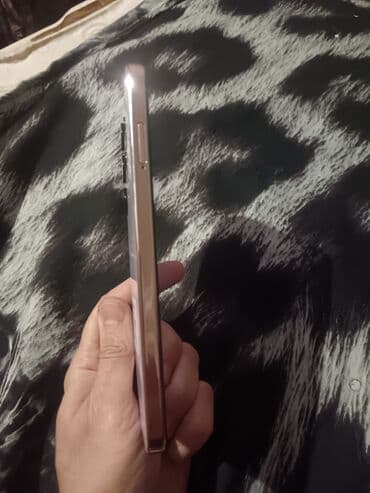 телефоны fly cirrus 7: Telefon yenidir qeydiyyat olunub heç bir roboem filan yoxdu. Model — 3