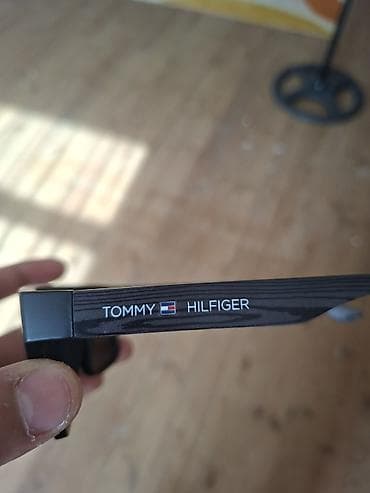 Tommy Hilfiger gün eynəyi - Brend: Tommy Hilfiger (orijinal loqo və lalafo.az -da Tommy Hilfiger gün eynəyi - Brend: Tommy Hilfiger (orijinal loqo və