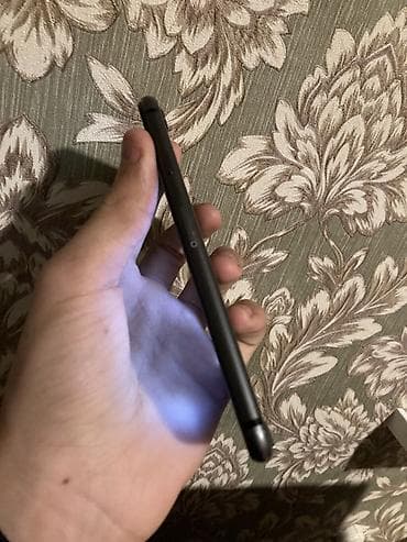 mini oyun konsolu: IPhone 8, Qara, Barmaq izi — 4