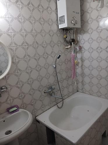 a frame ev: Bakı, 3-cü mikrorayon, 2 otaqlı, Köhnə tikili, m. Memar Əcəmi, 45 kv. m — 4