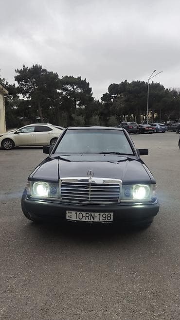 Mercedes-Benz 190 (W201): 1.8 l | 1990 il Sedan