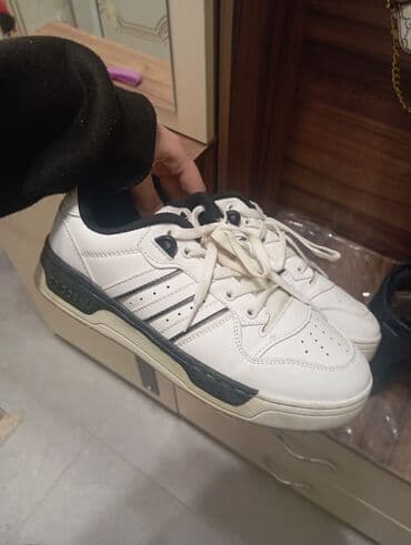 Adidas ayaqqabı satılır çox az geyinilib razmeri38