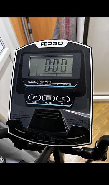 FERRO elliptik trenajor - Sürüşsüz, geniş pedallar və möhkəm çərçivə