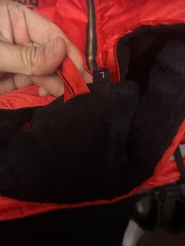 tek pencekler kisi ucun: İs kurtkası,L razmerdir.Yenidir. Metroya catdirilma 2azn — 4