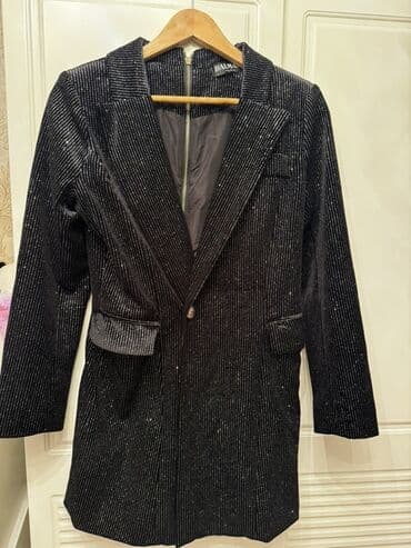 женские платья комбинация: Qara rəngdə, xırda parıltılı daşlarla bəzədilmiş qadın — 9