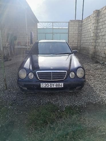 Mercedes-Benz E 220: 2.2 l | 2000 il Sedan