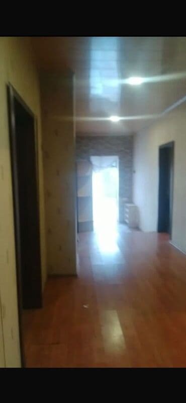 загородный дом с гаражом: 4 комнаты, 4 м², Нет кредита, Средний ремонт — 3